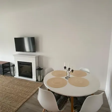 Apartment Cozy Place To Remember - With Fireplace & Netflix *