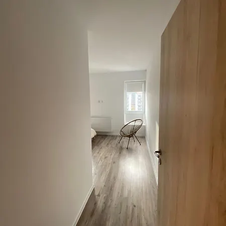 Cozy Place To Remember - With Fireplace & Netflix Apartment *