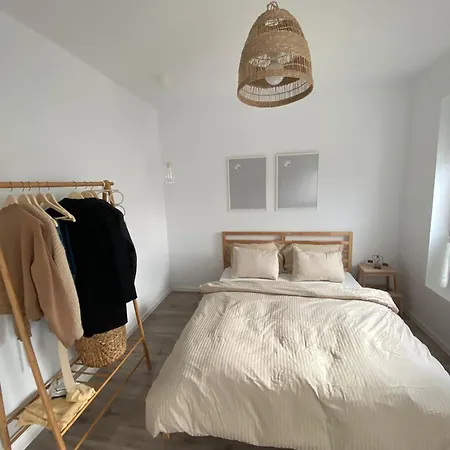 Cozy Place To Remember - With Fireplace & Netflix Apartment *